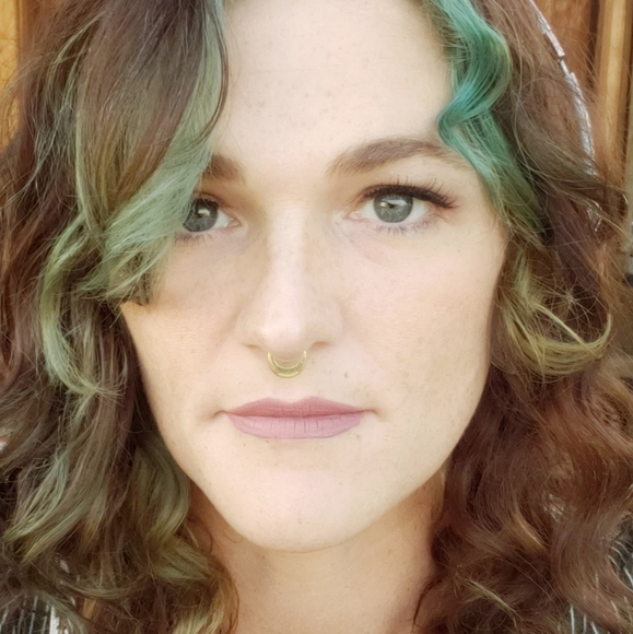 Meet your Posher, Jennifer - Picture 3 of 3